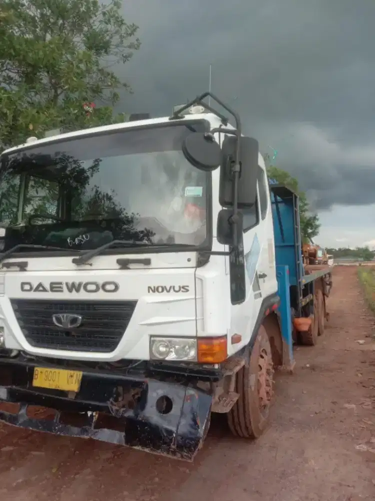 Truck crane Daewoo 15 ton tahun 2016