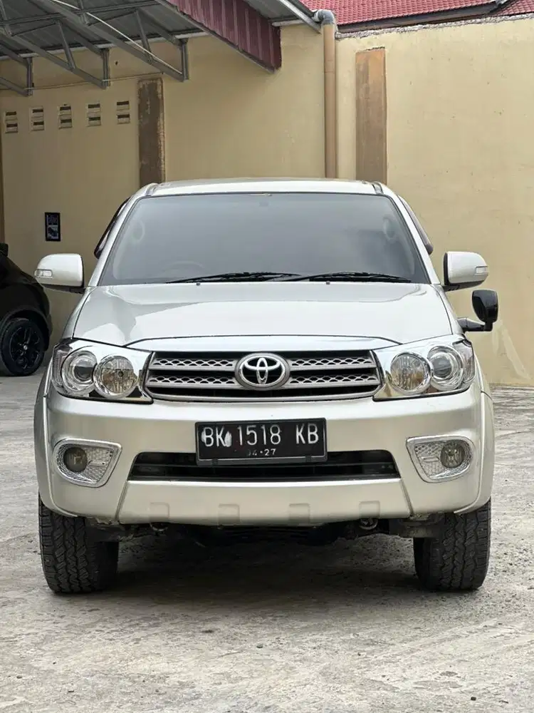 Toyota fortuner 2.7 G at matic 2008