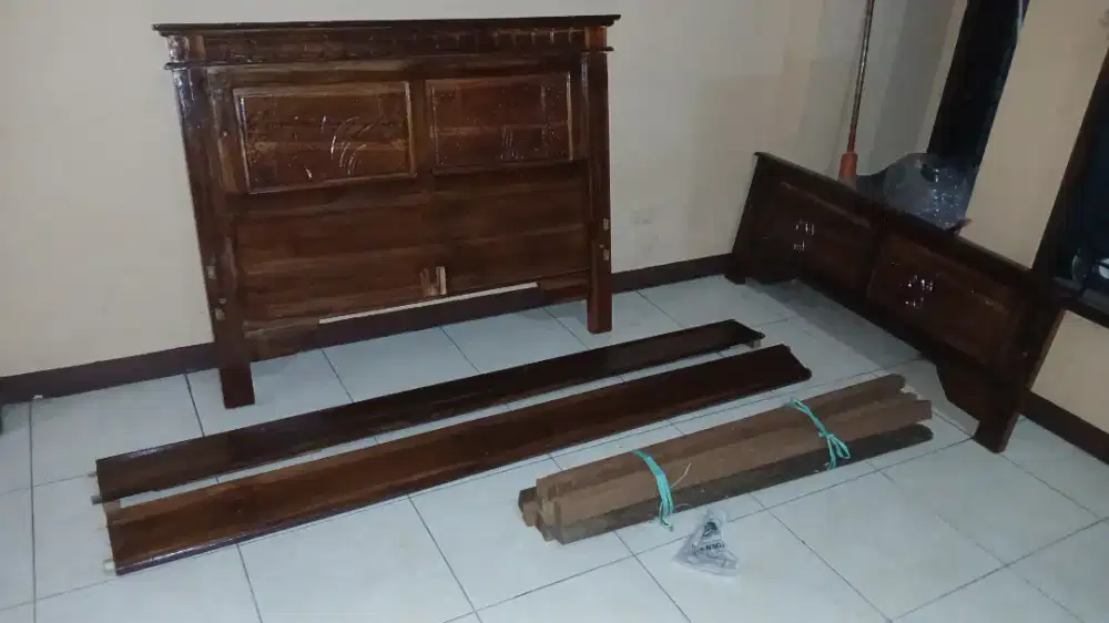 Dipan Kayu Jati Belanda