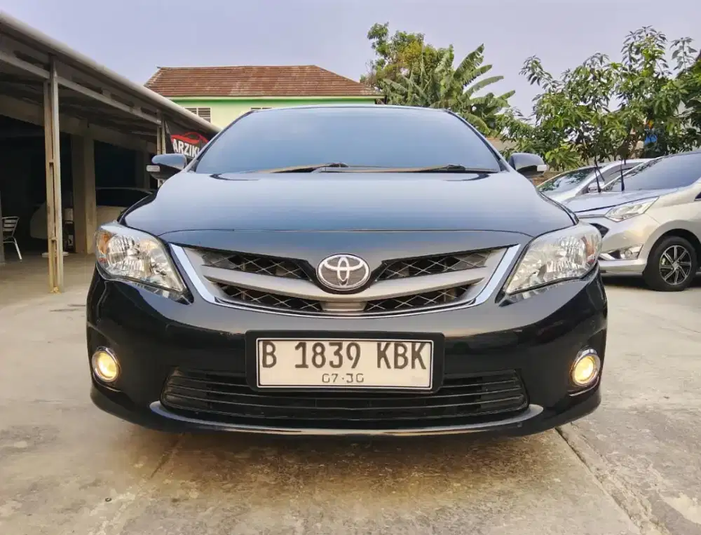 Altis 2.0 V Matic 2011 Tk