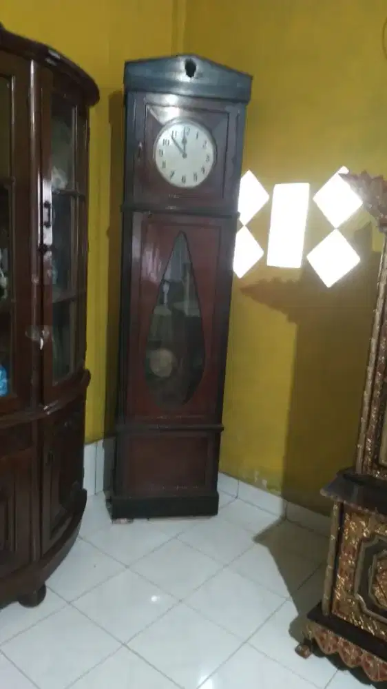 Jam Besar Antik