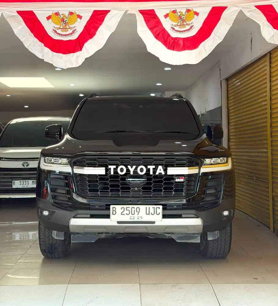 KM 10.000 Toyota Landcruiser 3.3 GR Sport 2024 Hitam Vieta Motor Termu