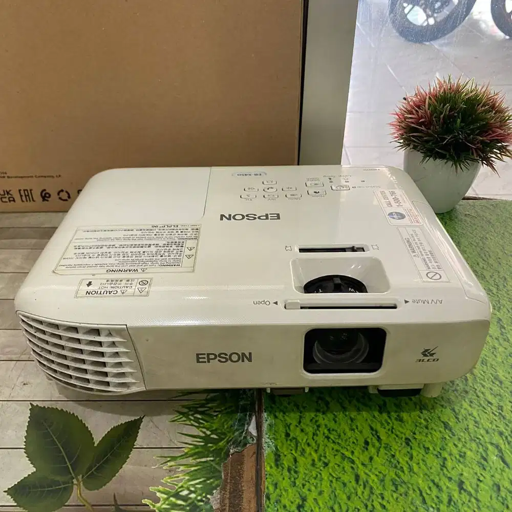 Proyektor Epson EB-X450 3600 Lumens XGA(1024:768) 3LCD Tech Like New