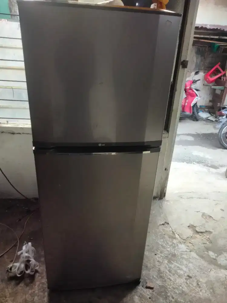 Kulkas 2 pintu merek LG