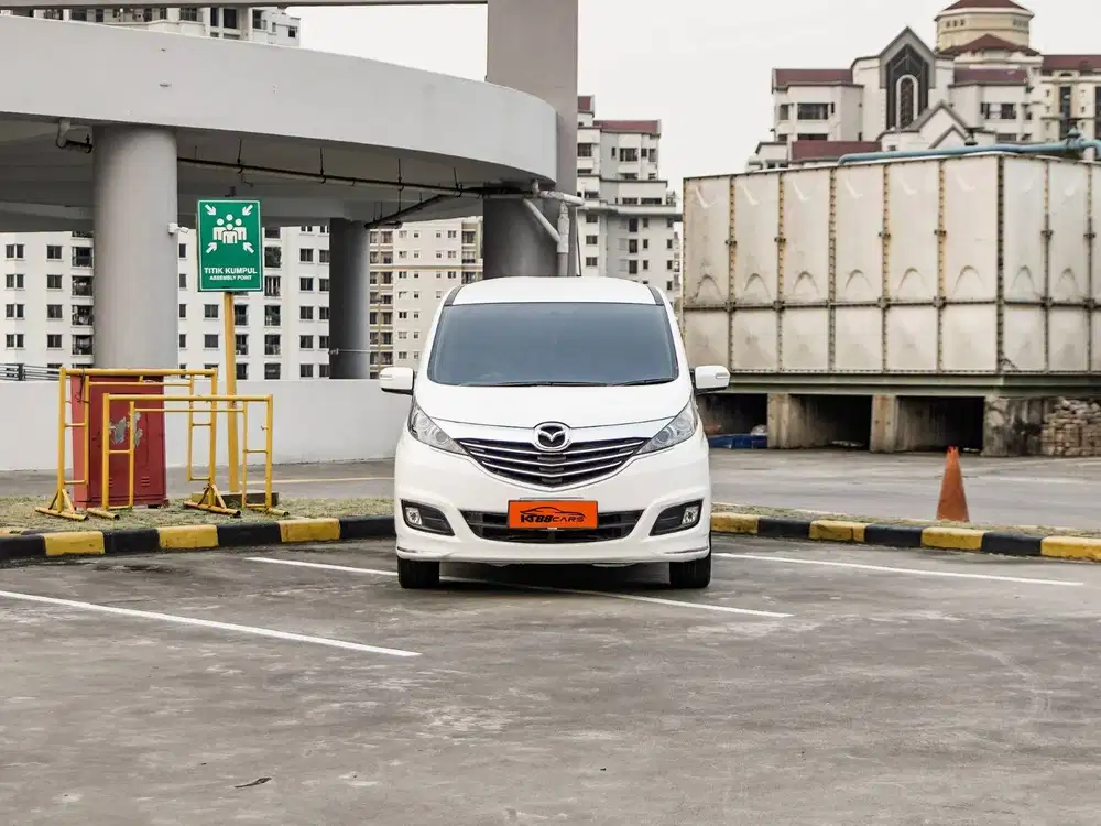 Mazda Biante Skyactive 2.0 AT Putih