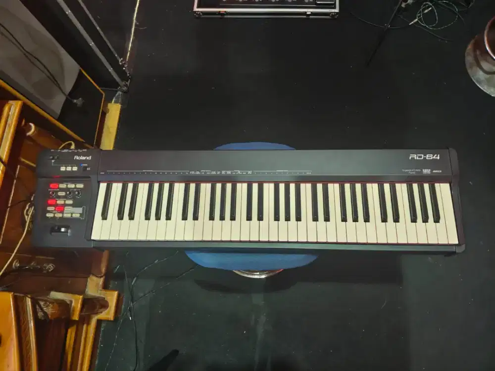 Keyboard piano digital merk roland RD64 mulus normal istimewa