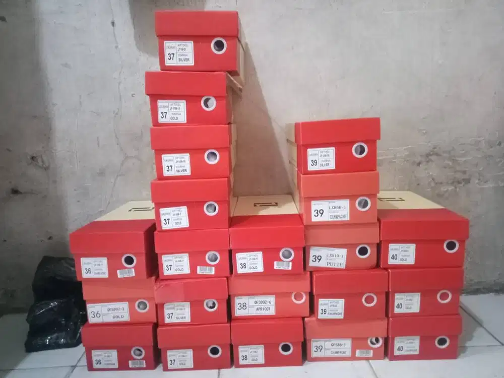 40+ SEPATU HEELS BORONGAN