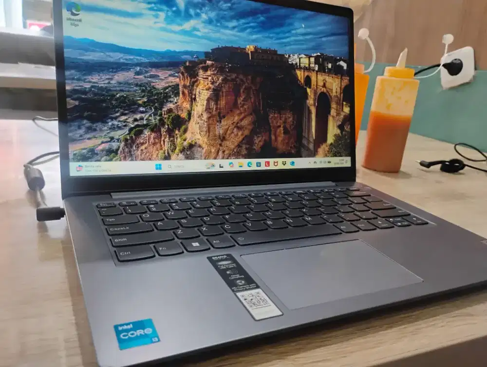 Dijual Laptop Lenovo Ideapad Slim 3i/Intel Ci3 gen 12/ 8  RAM/ 256 SSD
