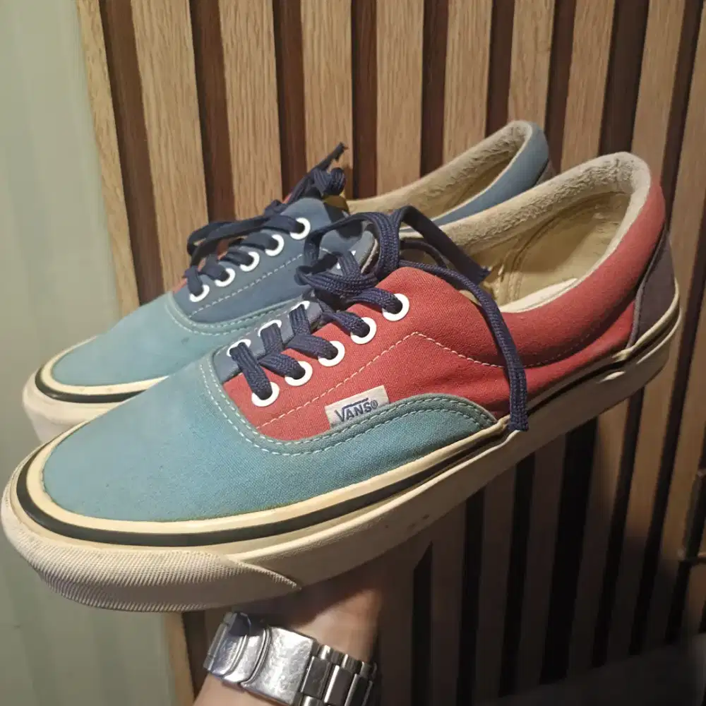 Sepatu vans authentic