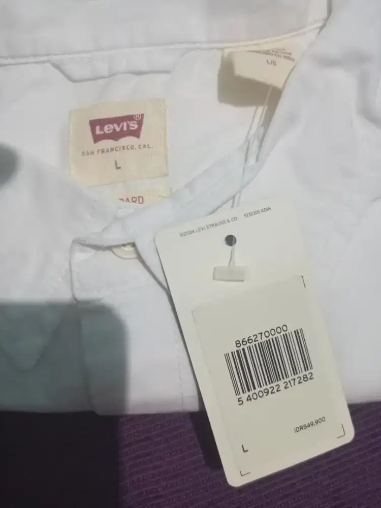 Kemeja levis lengan pendek putih