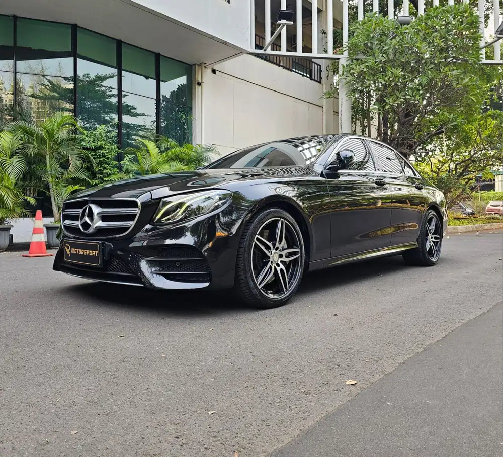 (ODO: 15rb) Mercedes Benz E300 AMG 2017 low km e 300 merci