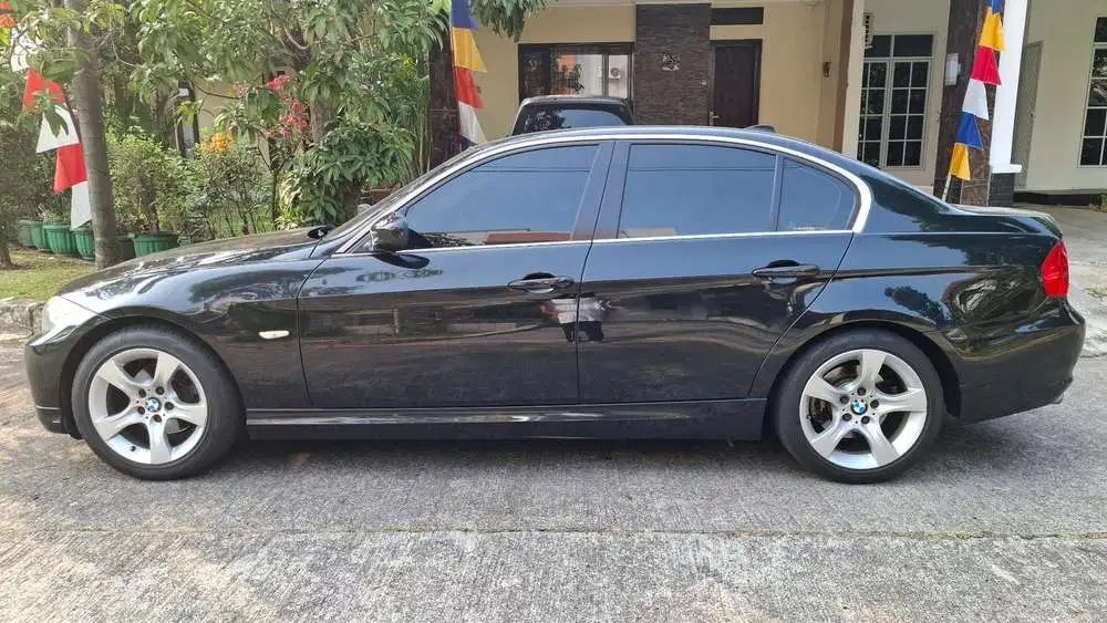 BMW 320i 2012 Bensin