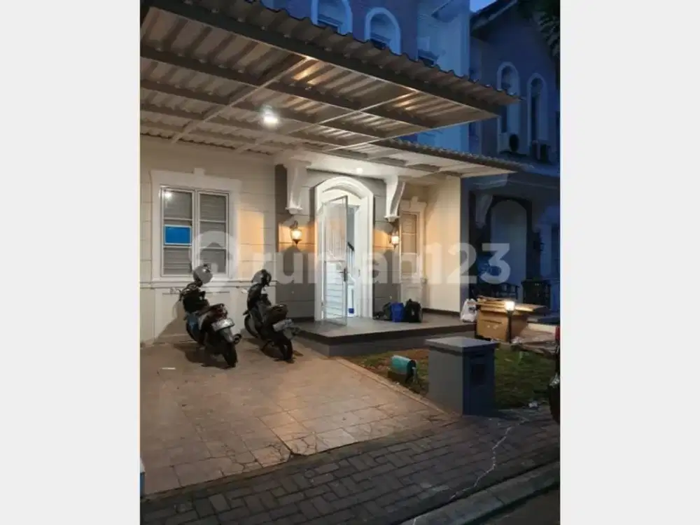 Rumah Rapi Furnished 2,5 Lantai di Vanya Park Azura BSD