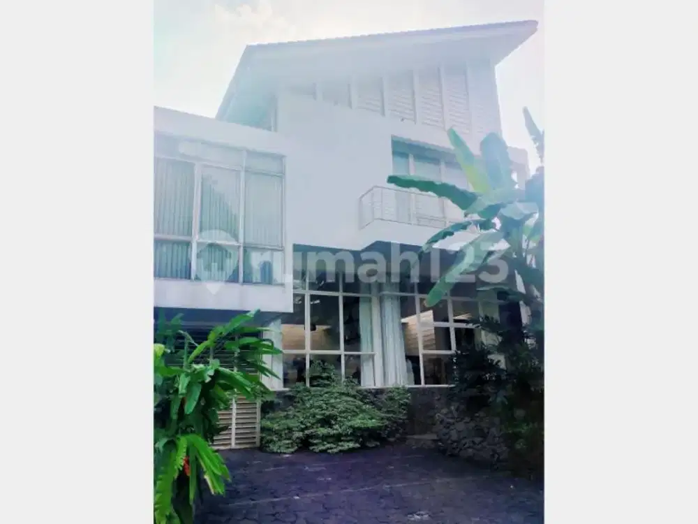 Rumah Design Modern Tropis 2 Lantai, Split Level di Puspitaloka - BSD City