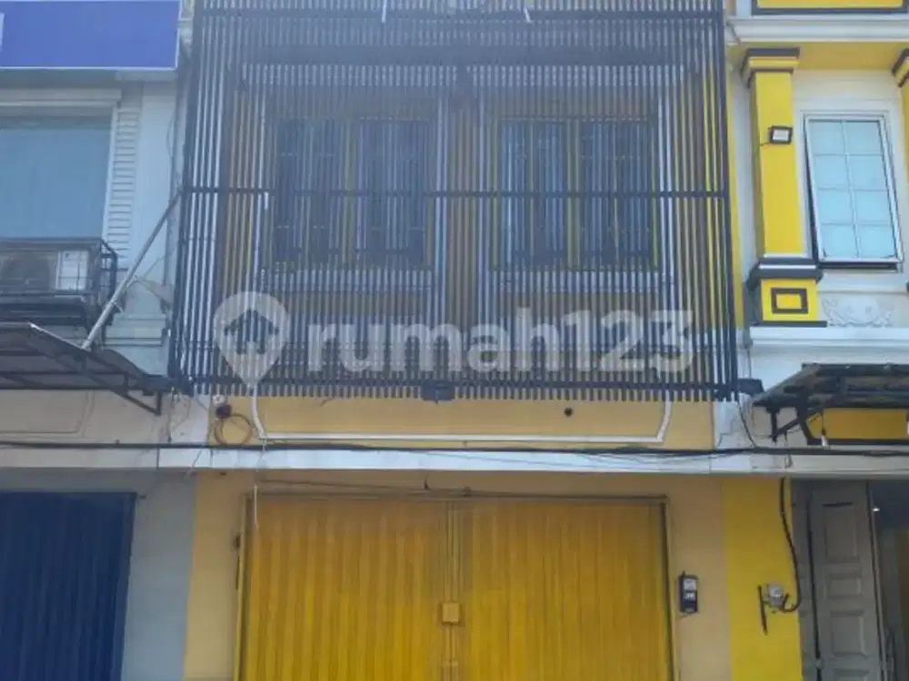 Ruko Golden Viena Hadap Jalan Raya di BSD, Tangerang Selatan