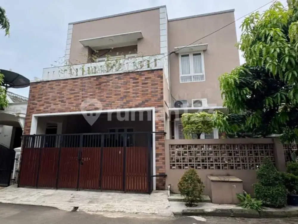 Rumah 2,5 Lantai Bagus Terawat di Nusaloka BSD Tangerang Selatan