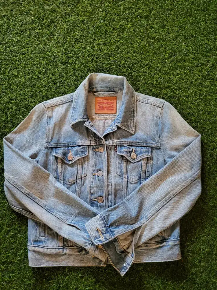 LEVI'S Original Women Light Wash Denim Trucker Jacket - LD 94 P 48