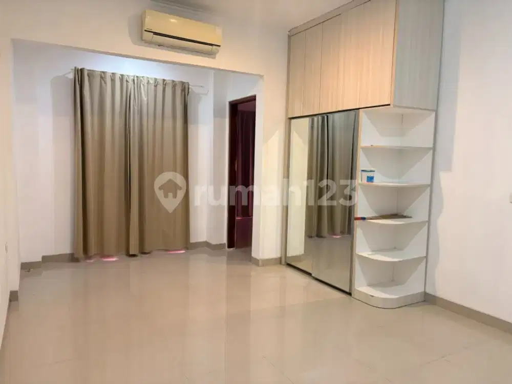 Disewakan Rumah 3 Lantai Semi Furnished di Pd Pucung Tangerang Selatan Pd Aren