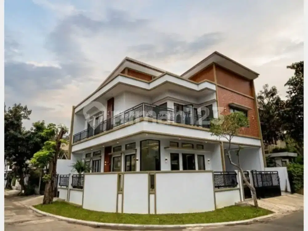 Rumah Posisi Hoek di Kencana Loka BSD, Tangerang Selatan