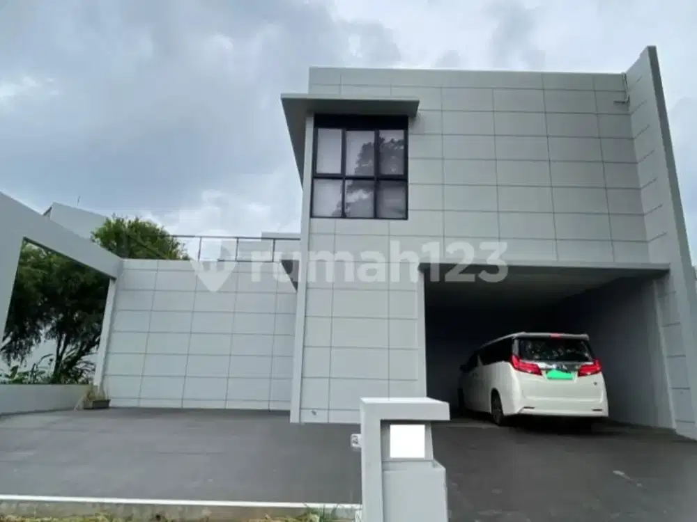 Rumah Modern Minimalis View Danau The Spring Scarlet Gading Serpong, Tangerang