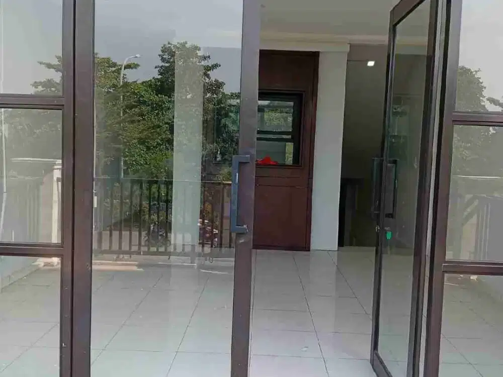 DiJual Ruko Scarlet 3Lantai , Lokasi Strategis Pinggir Jalan Raya , di Summarecon Bekasi 
Lt 80  ( 5 x 16 )
Lb 189
KM 2 
SHGB
PLN 4.400VA
Dilengkapi dgn Outdoor Sky Terrace di Lantai 2 
Lokasi dekat dgn Kampus Bhayangkara dn Kampus BINUS Universitas, Seko