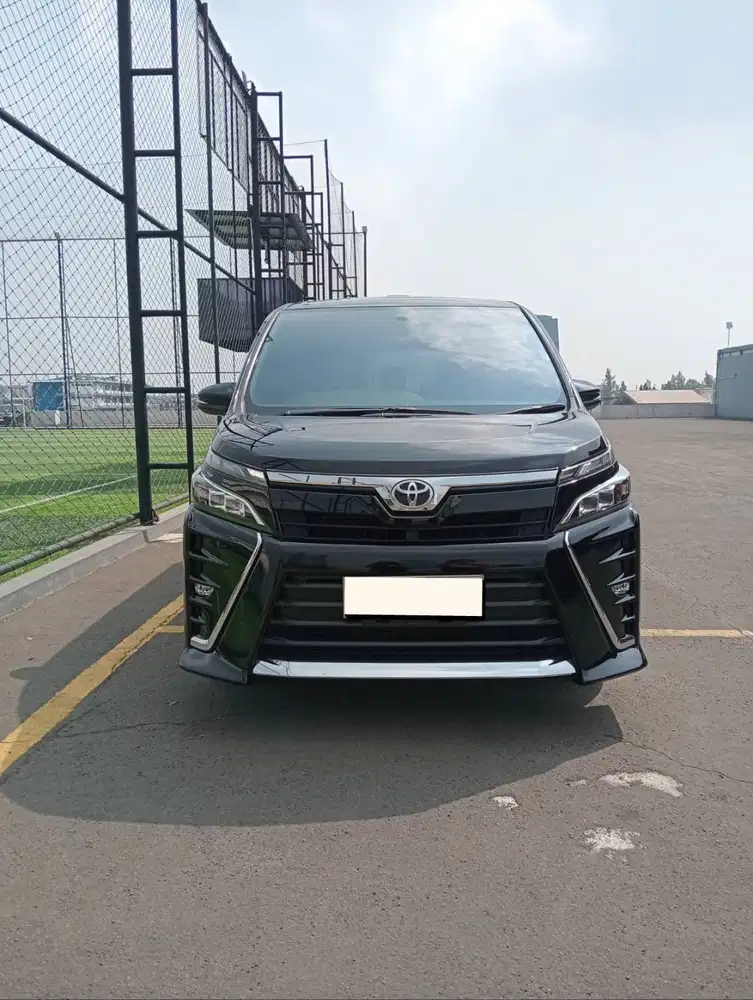 [PAJAK PANJANG] Toyota Voxy 2.0 Sunroof AT Hitam 2020 / 2021