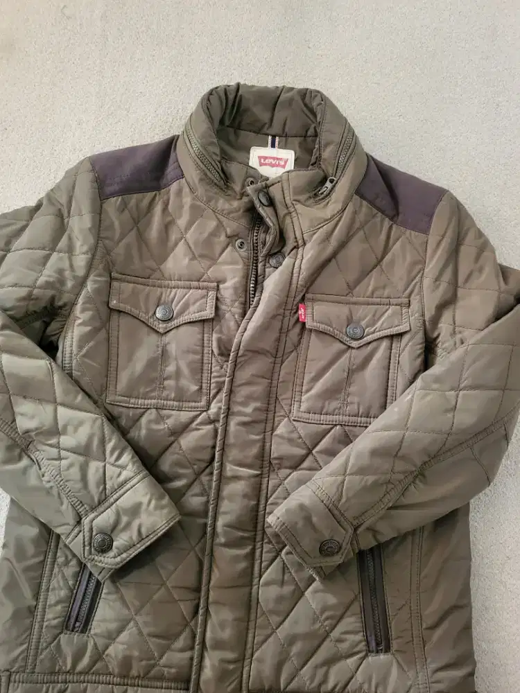 [ORIGINAL] jaket anak quilted Levi's Premium size S. P56 LD 94