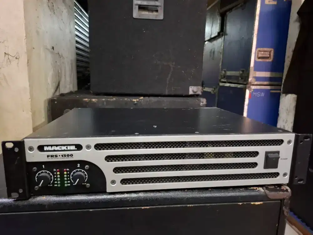 Power mackie FRS 1300