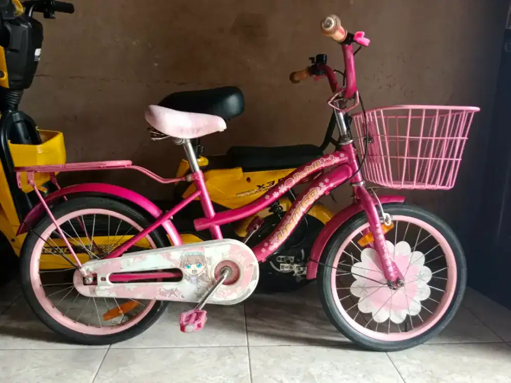 Sepeda united anak perempuan