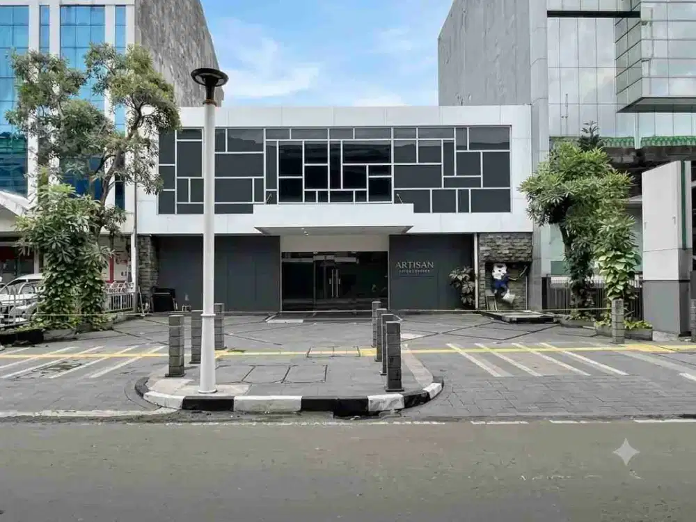 Disewakan Gedung 2 lt Area Senopati Kebayoran Baru Cocok Klinik Cafe Showroom