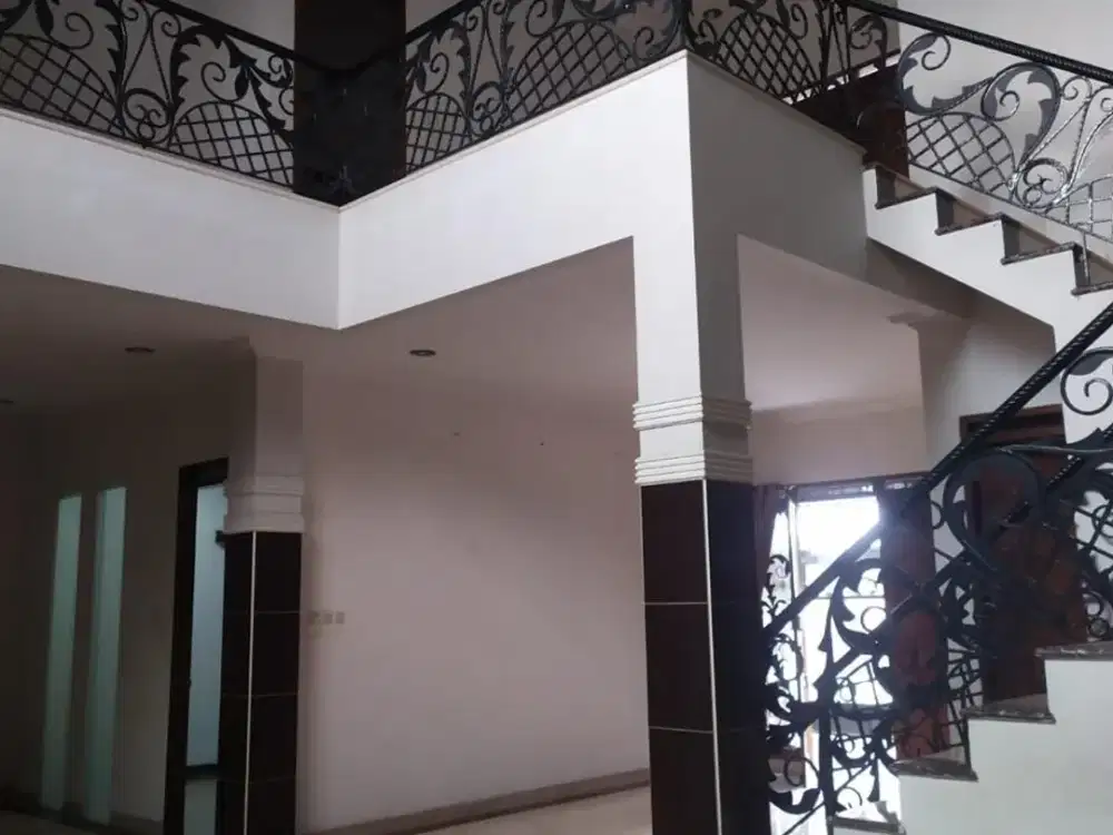 Rumah 2 Lantai Siap Huni di Batununggal Indah Bandung
