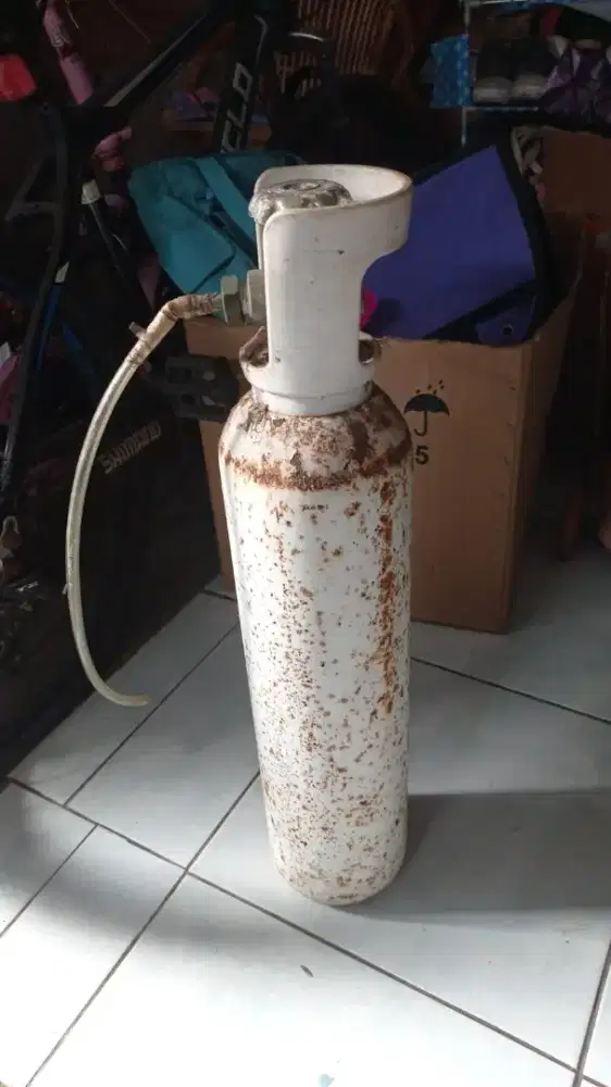 Tabung oksigen bekas