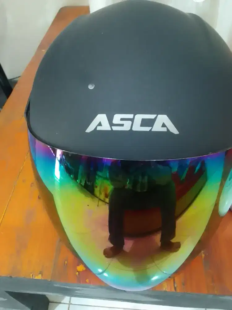 Helm asca warna hitam
