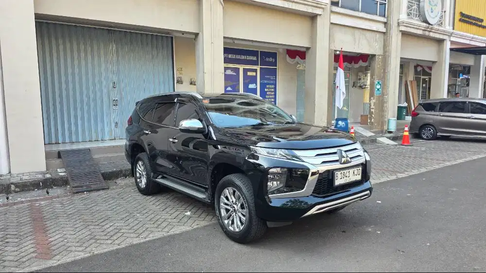 [OVER KREDIT] Mitsubishi Pajero Exceed 2.5 4x2 Diesel AT Hitam NIK 202