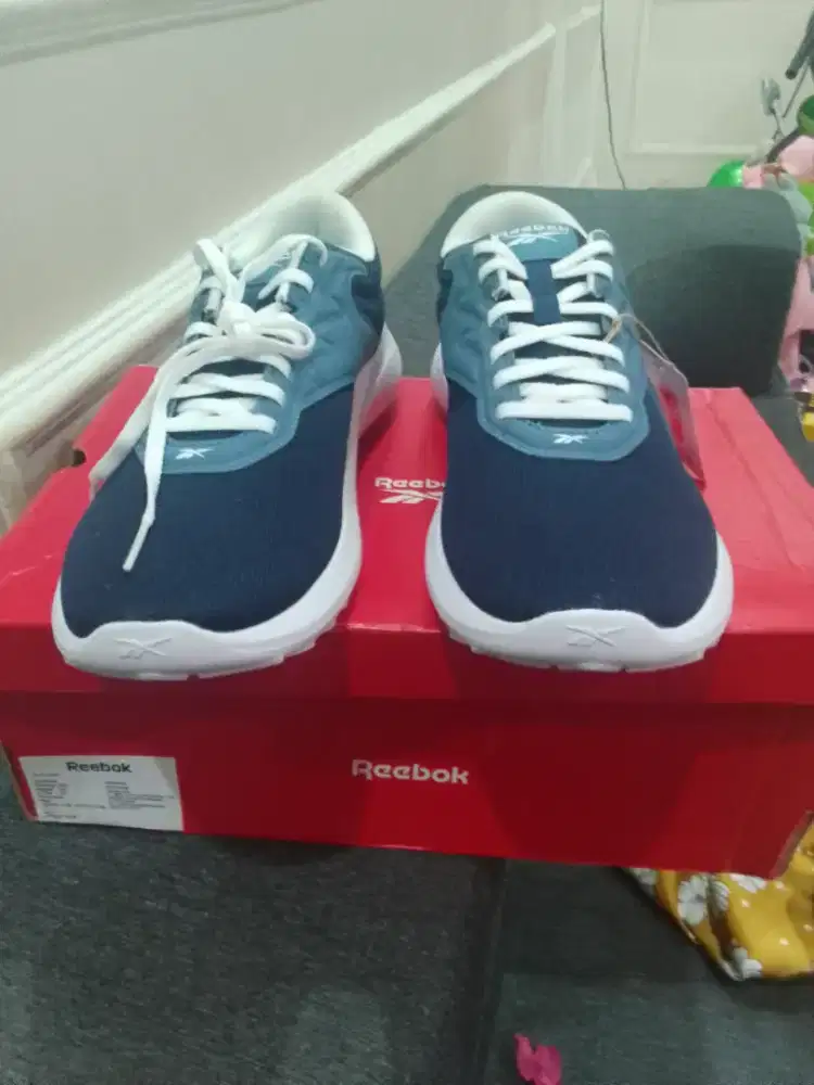 Sepatu running Reebok Lite 5