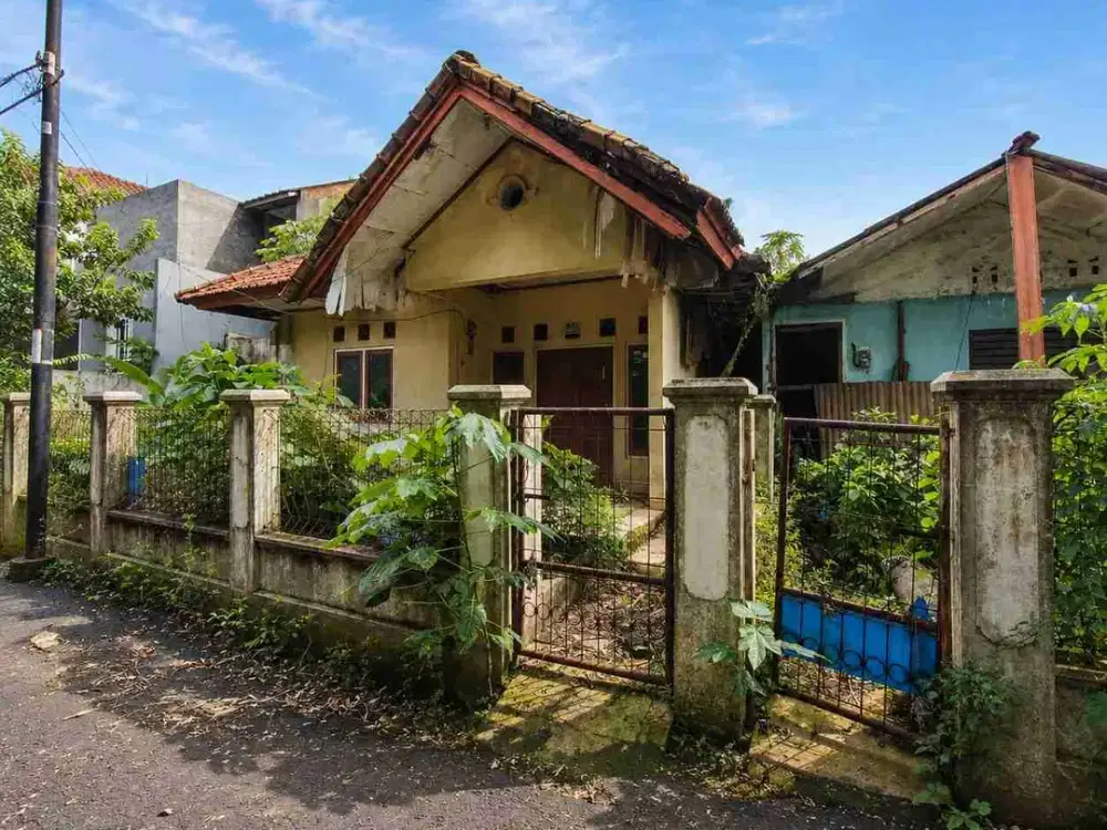 DIJUAL – Rumah + 2 Paviliun LT 360 m² Dekat UI di Beji, Depok
