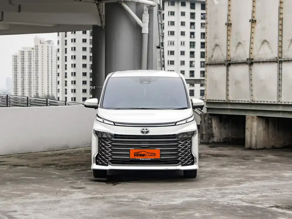 TOYOTA VOXY 2.0 AT TAHUN 2023