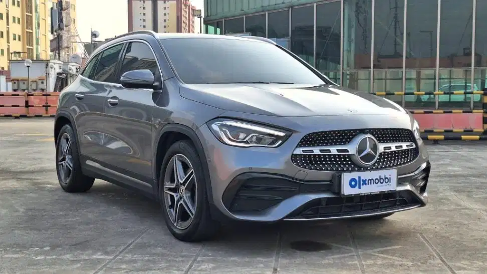 Pajak Panjang - Mercedes-Benz GLA200 1.3 AMG Line Bensin-AT 2023