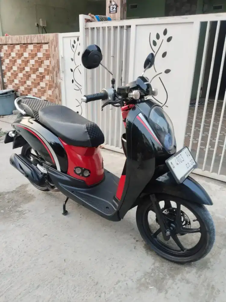 Honda Scoopy karbu thn 2012 mesin cvt halus siap pakai di Tangerang