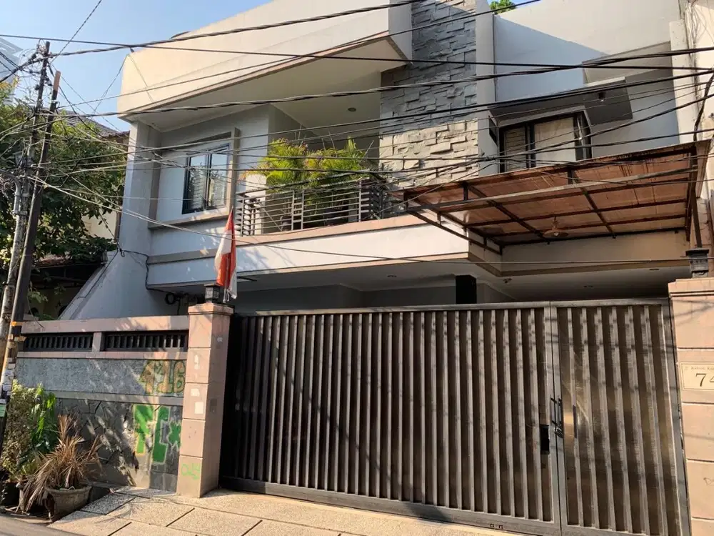 Dijual Cepat Rumah 3 Lantai Kebon Kacang, Tanah Abang