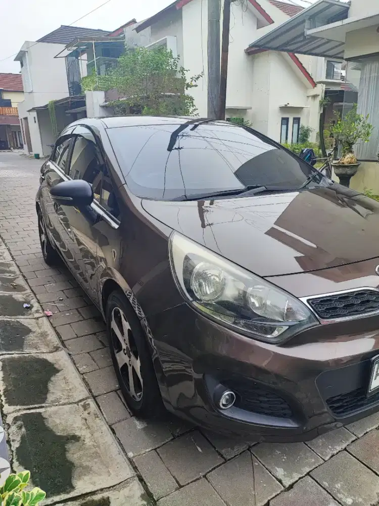Kia rio AT 2012 warna cokelat metalik