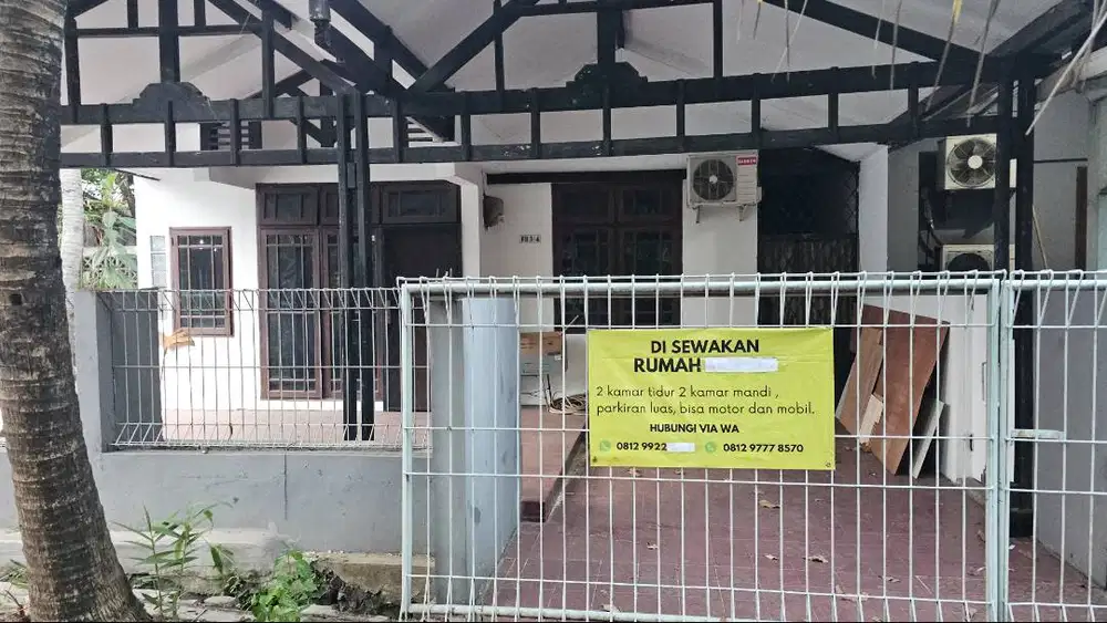 DISEWAKAN RUMAH PERTAHUN LT 200m², LB 100m² | 2 KT + 2 KM + 2 Carport