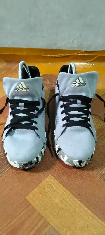 Jual sepatu Adidas seken