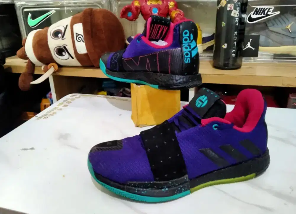 Sepatu Basket Volly Adidas Harden vol 3