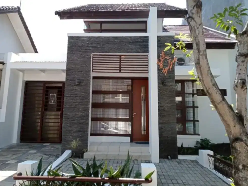 Disewakan rumah minimalis semi furnished, siap pakai Alam Hijau, Citraland, Surabaya Barat