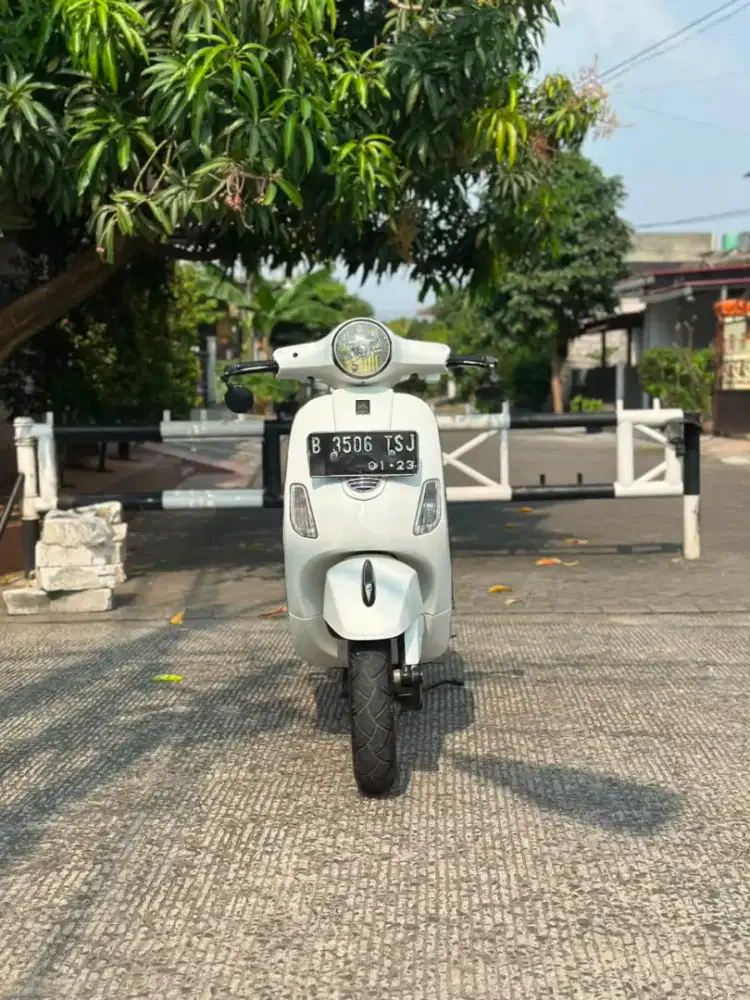 VESPA LX 150 2V 2012 PUTIH - TERMURAH SEINDONESIA