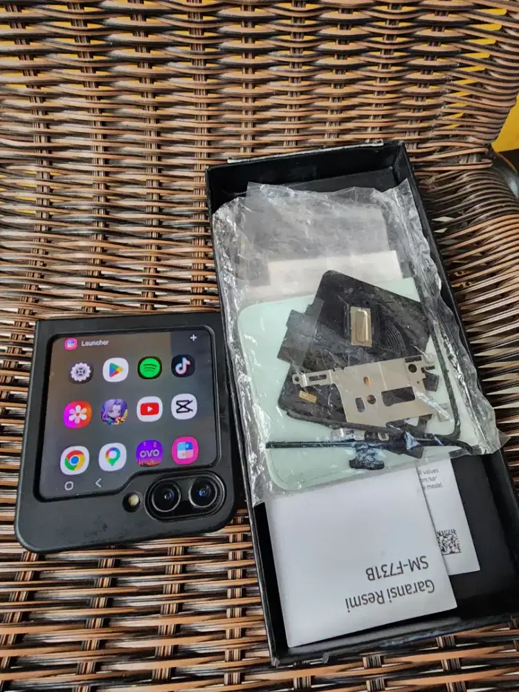 Samsung Z Flip 5 5g Ram 8+8/256gb Ex Sein