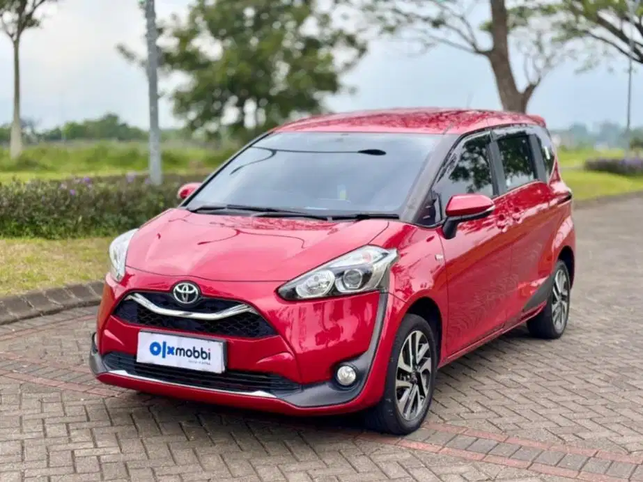 Like New Toyota Sienta 1.5 V Bensin-AT 2021 Merah LCH