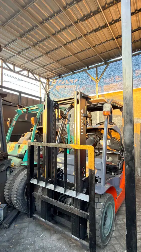 TOYOTA 2.5 TON MAST STD 3 METER LANGSUNG PEMILIK