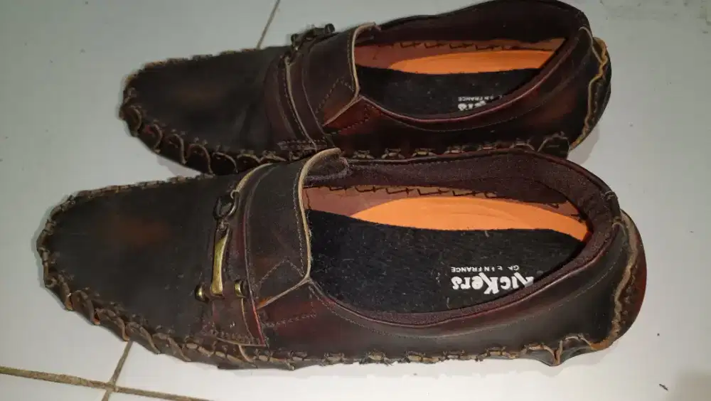 Sepatu pantofel,Jaket jeans dan kemeja bekas